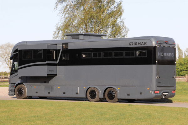 Mercedes Krismar Exclusive vrachtwagen voor 6 paarden – luxe en veilig paardenvervoer