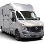 Vigo 2-paards horsetruck occasion uit 2023 met 61.782 kilometer en nieuwe ongebruikte opbouw