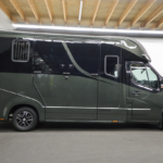 Renault Master occasion horsetruck uit 2024 met dubbele cabine en hengstenuitvoering
