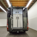 Renault Master paardentruck met luxe dubbele cabine en crèmekleurige lederen bekleding