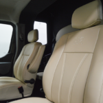 Achterzijde Renault Master horsetruck occasion met paardengedeelte en waterafvoergoot