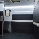 Zadelkamer van Renault Master horsetruck met praktische opbergruimte en hoofdstelhouders