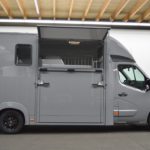 Enkele cabine van Vigo occasion horsetruck met handgeschakelde versnellingsba